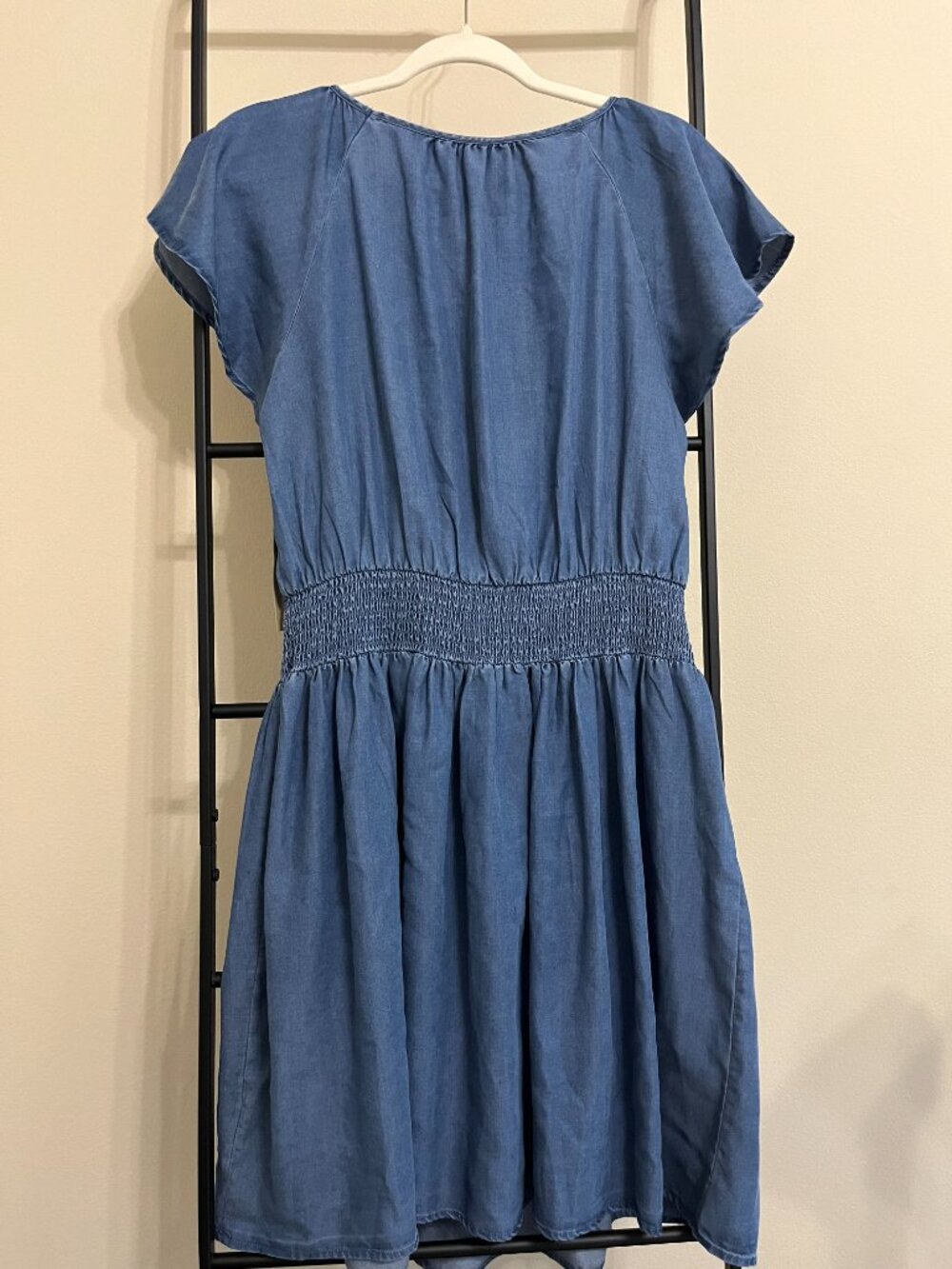 Frye & Co Chambray Blue Dress NWT Smocked Waist Keyhole Flutter Sleeve Large - Picture 9 of 10
